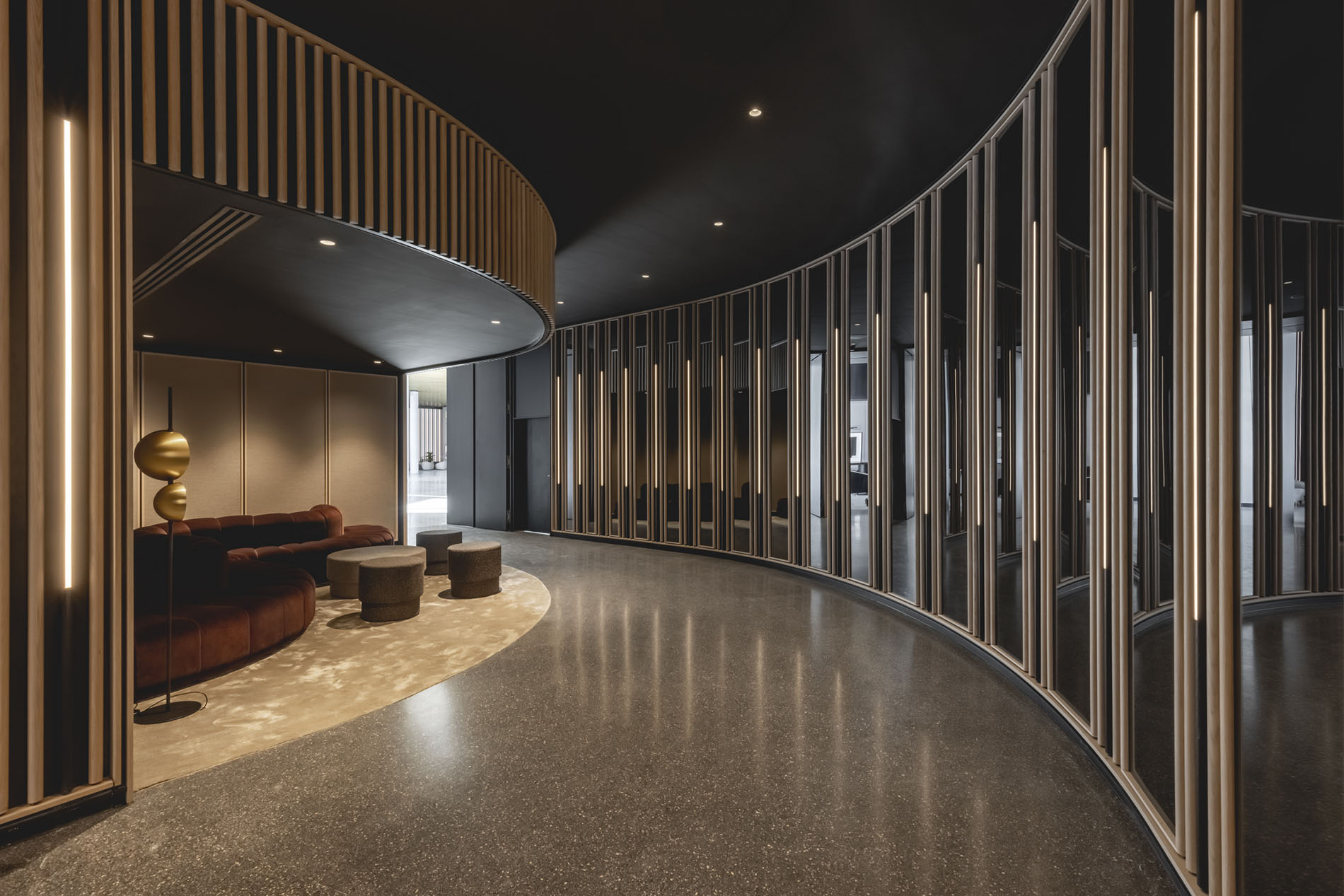 Mirrored coridor detail with seating area