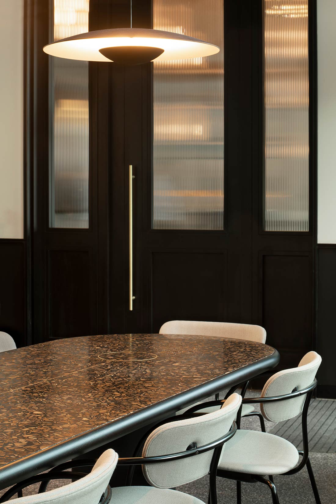 Table chairs and lights detail